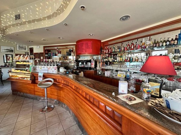 negozio in vendita a Trofarello