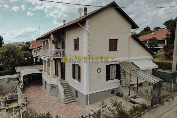 casa indipendente in vendita a Trofarello