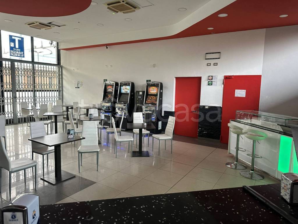 negozio in vendita a Trofarello