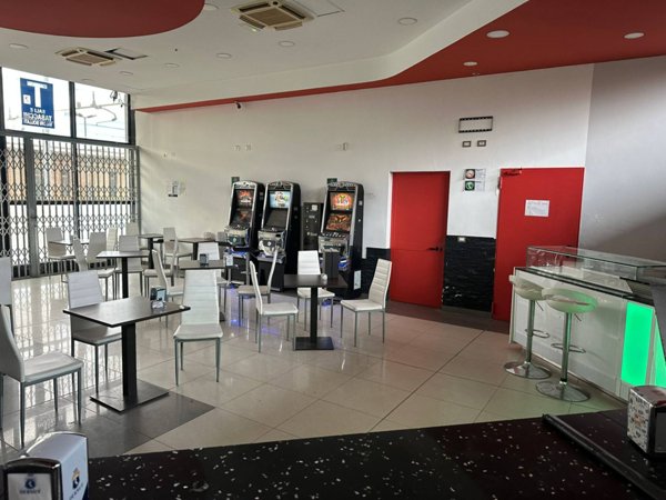 negozio in vendita a Trofarello