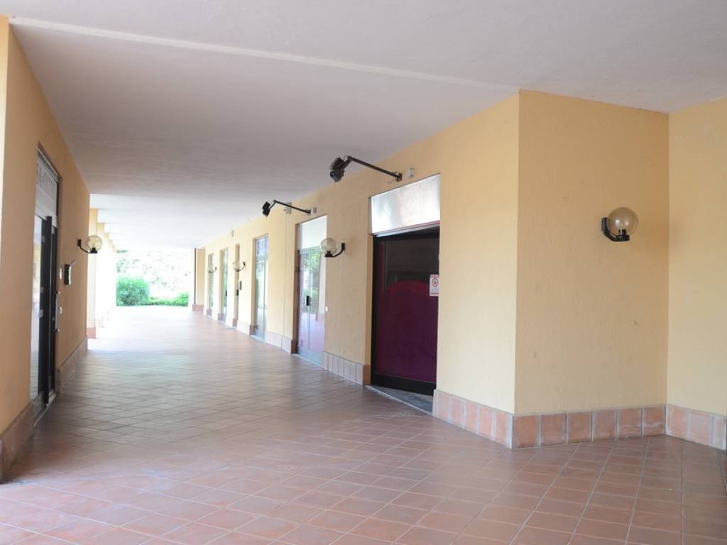 negozio in vendita a Trofarello