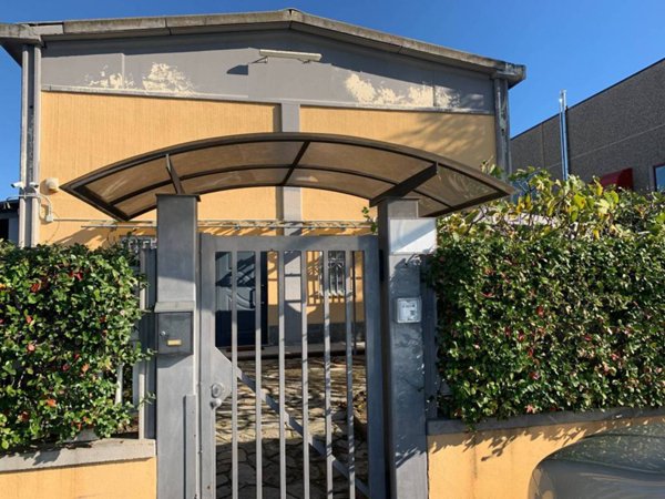 locale commerciale in vendita a Trofarello