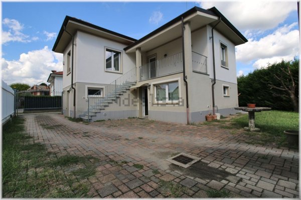 casa indipendente in vendita a Trofarello in zona Valle Sauglio