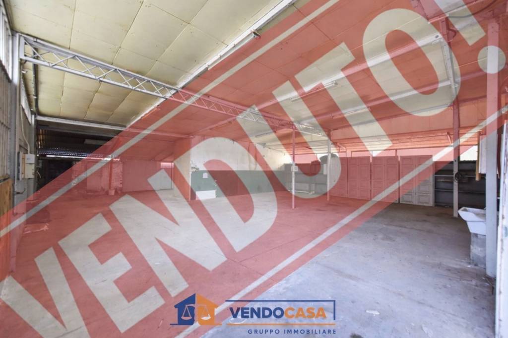 locale commerciale in vendita a Trofarello