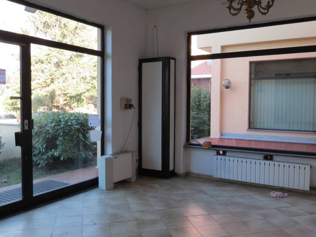 negozio in vendita a Trofarello