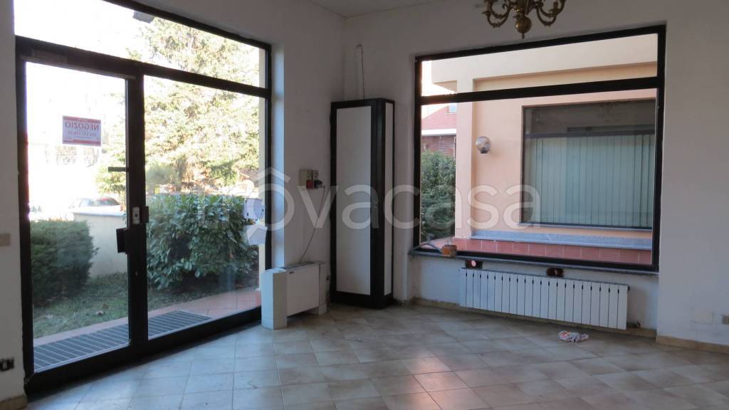 negozio in vendita a Trofarello