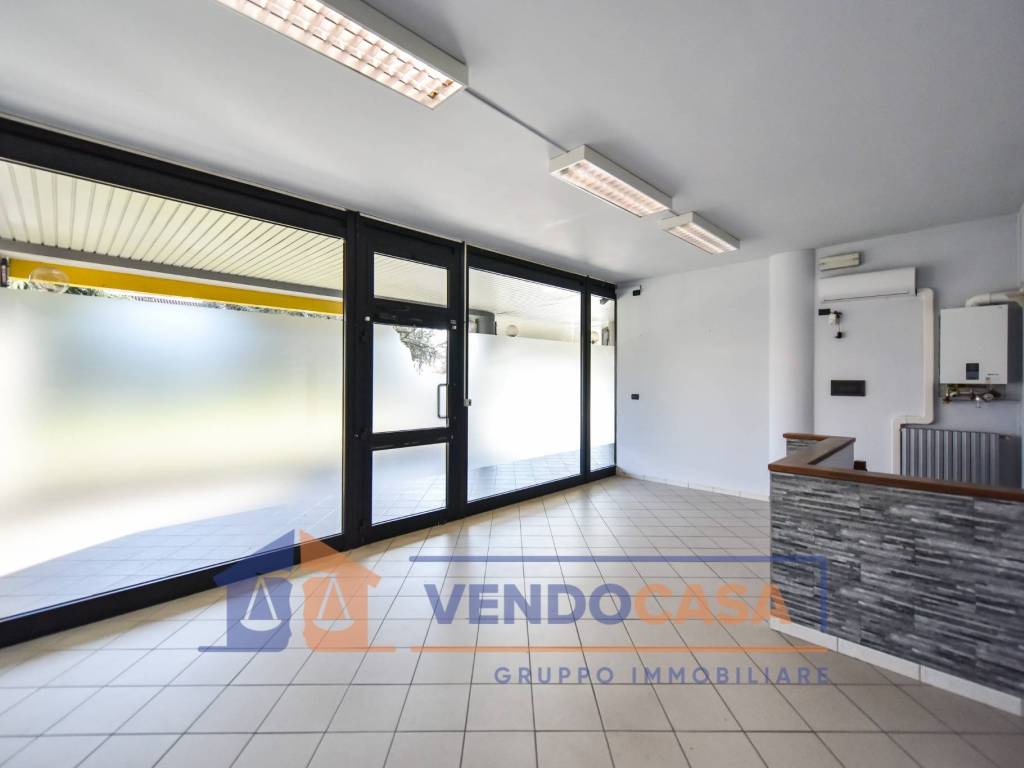 negozio in vendita a Trofarello