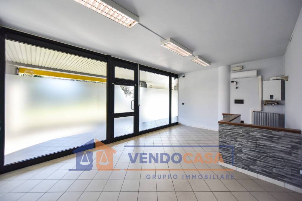 negozio in vendita a Trofarello