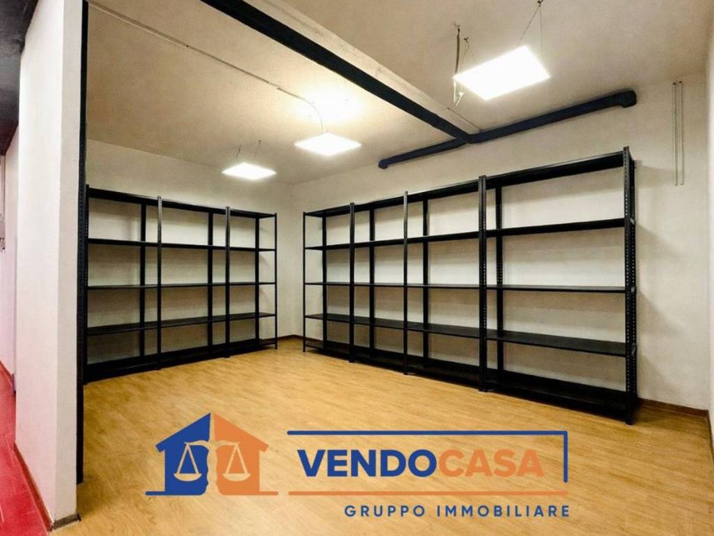 locale commerciale in vendita a Trofarello