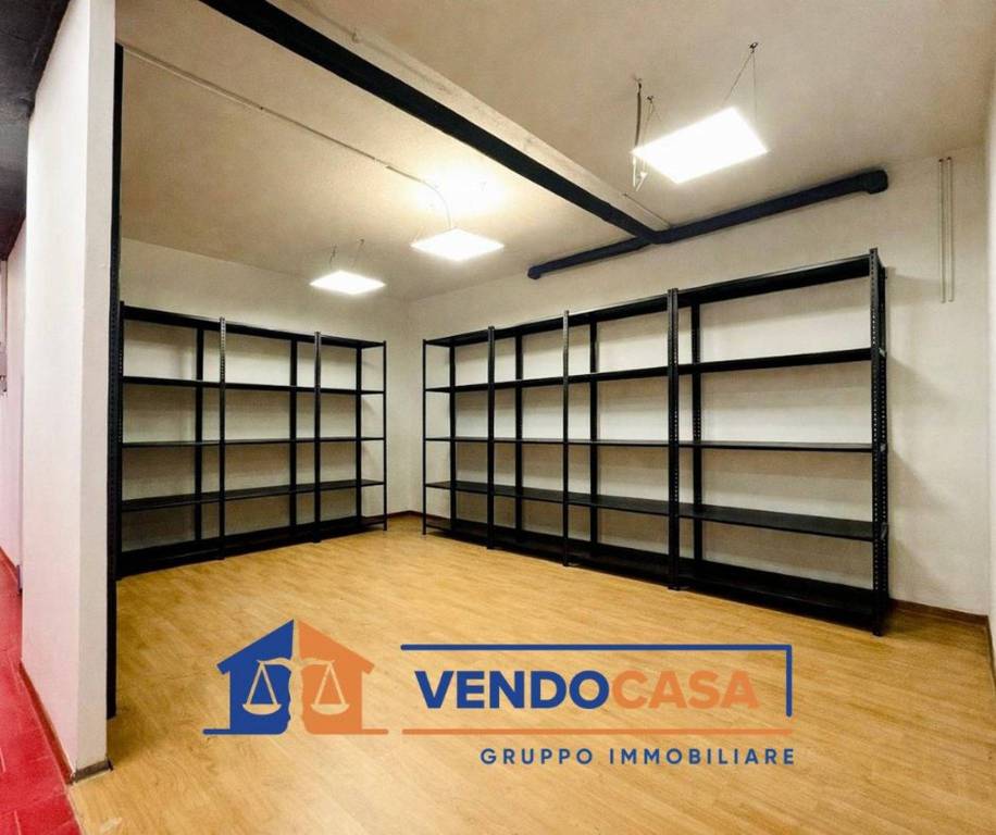locale commerciale in vendita a Trofarello