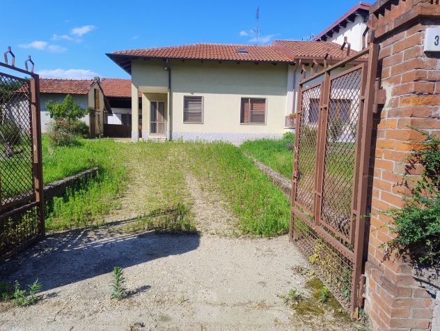 locale di sgombero in vendita a Trofarello