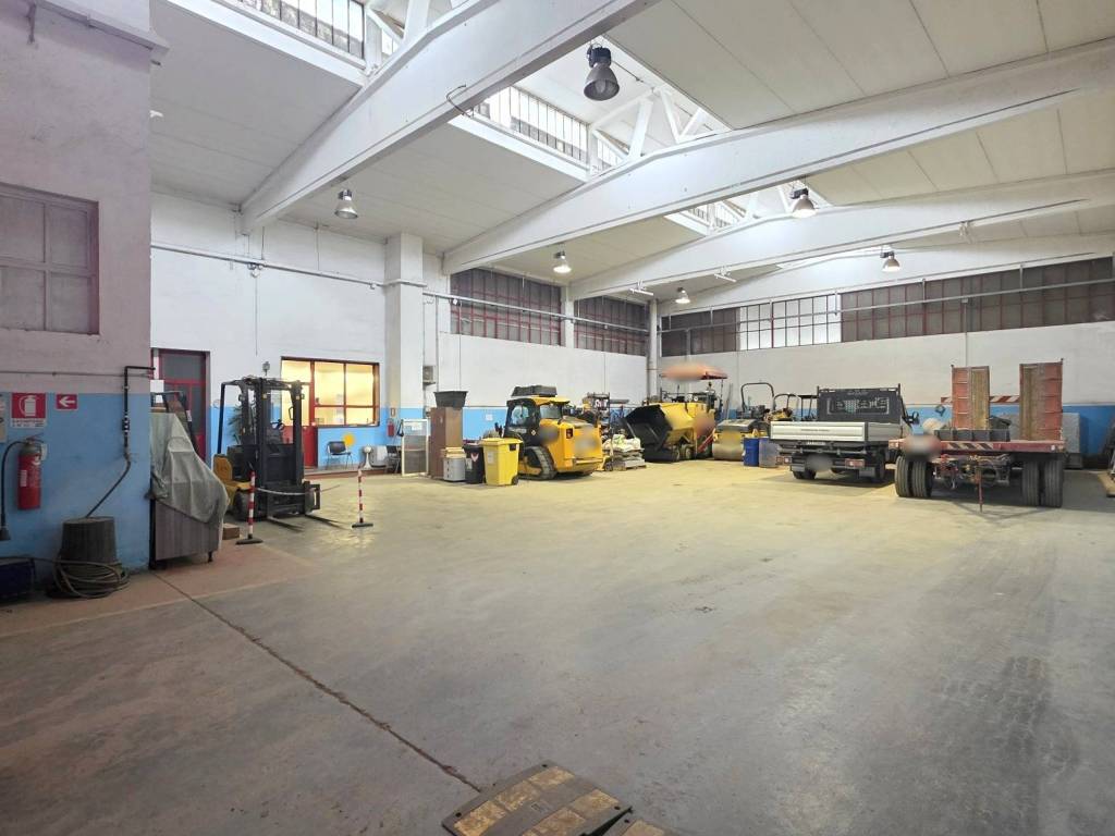 locale commerciale in vendita a Trofarello