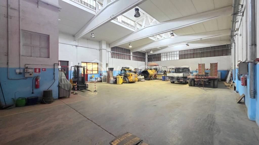 locale commerciale in vendita a Trofarello