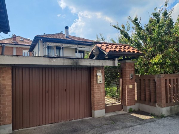 casa indipendente in vendita a Trofarello in zona Valle Sauglio