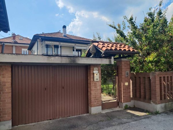 casa indipendente in vendita a Trofarello in zona Valle Sauglio