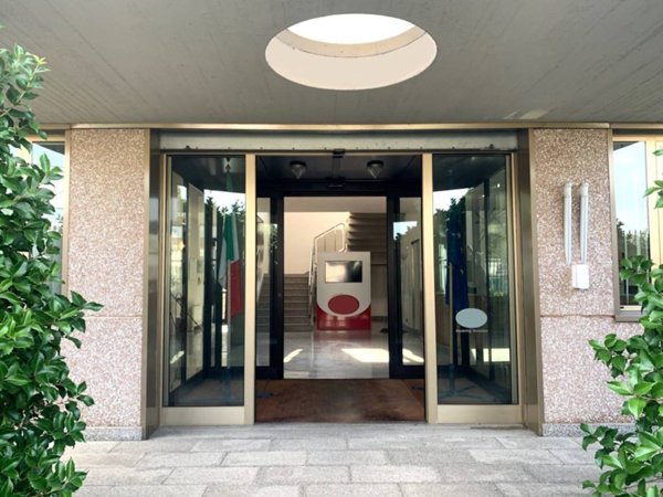 locale commerciale in vendita a Trofarello