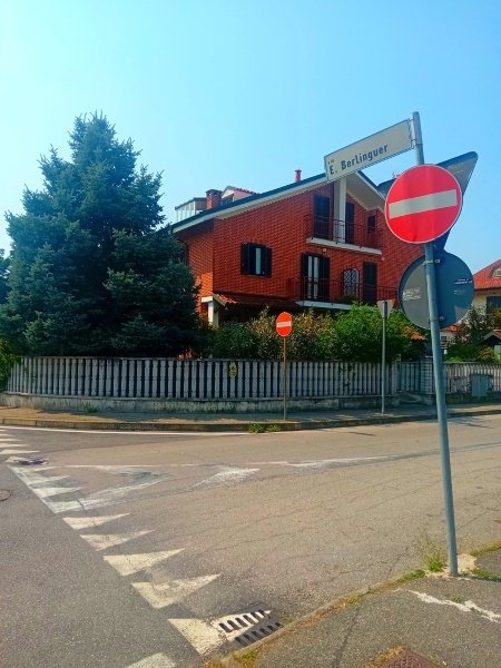 casa indipendente in vendita a Trofarello in zona Valle Sauglio