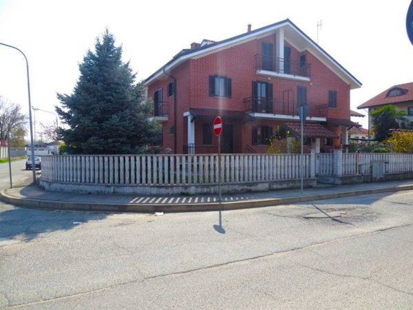 casa indipendente in vendita a Trofarello in zona Valle Sauglio