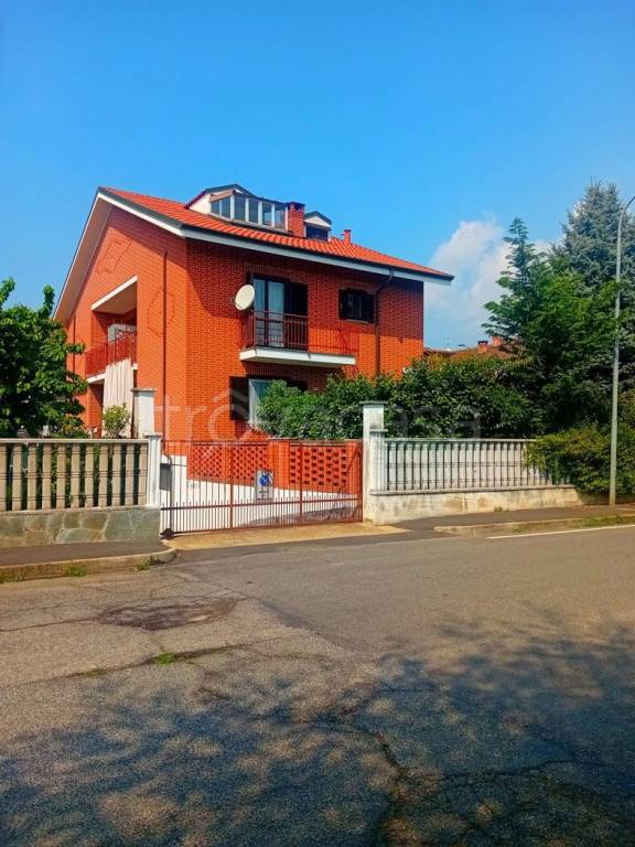 casa indipendente in vendita a Trofarello