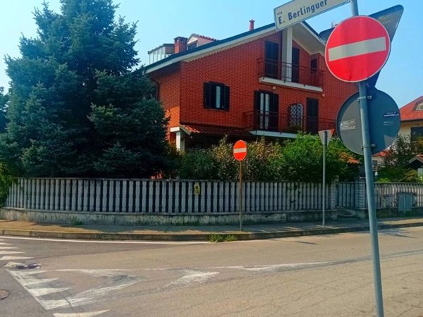 casa indipendente in vendita a Trofarello in zona Valle Sauglio