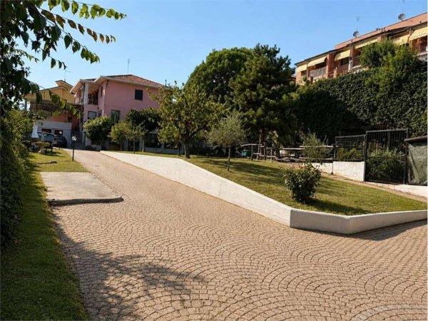 casa indipendente in vendita a Trofarello in zona Valle Sauglio