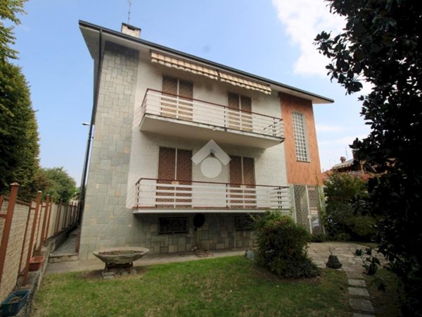 casa indipendente in vendita a Trofarello in zona Valle Sauglio