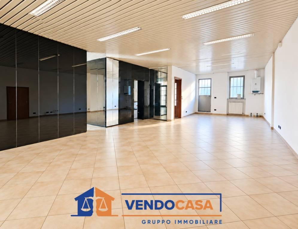 locale commerciale in vendita a Trofarello