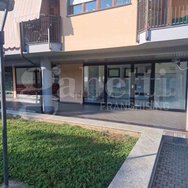 negozio in vendita a Trofarello