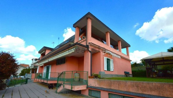 casa indipendente in vendita a Trofarello in zona Valle Sauglio