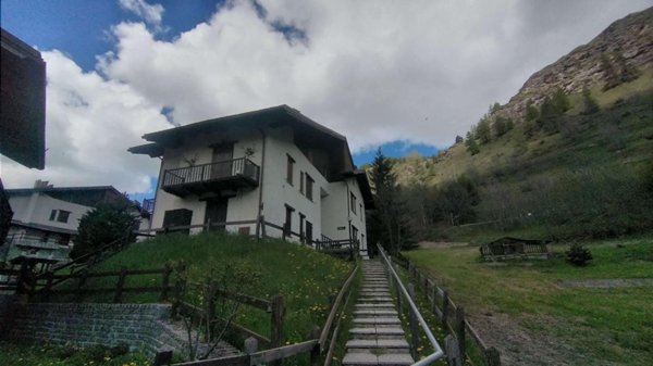 appartamento in vendita ad Usseaux in zona Fraisse