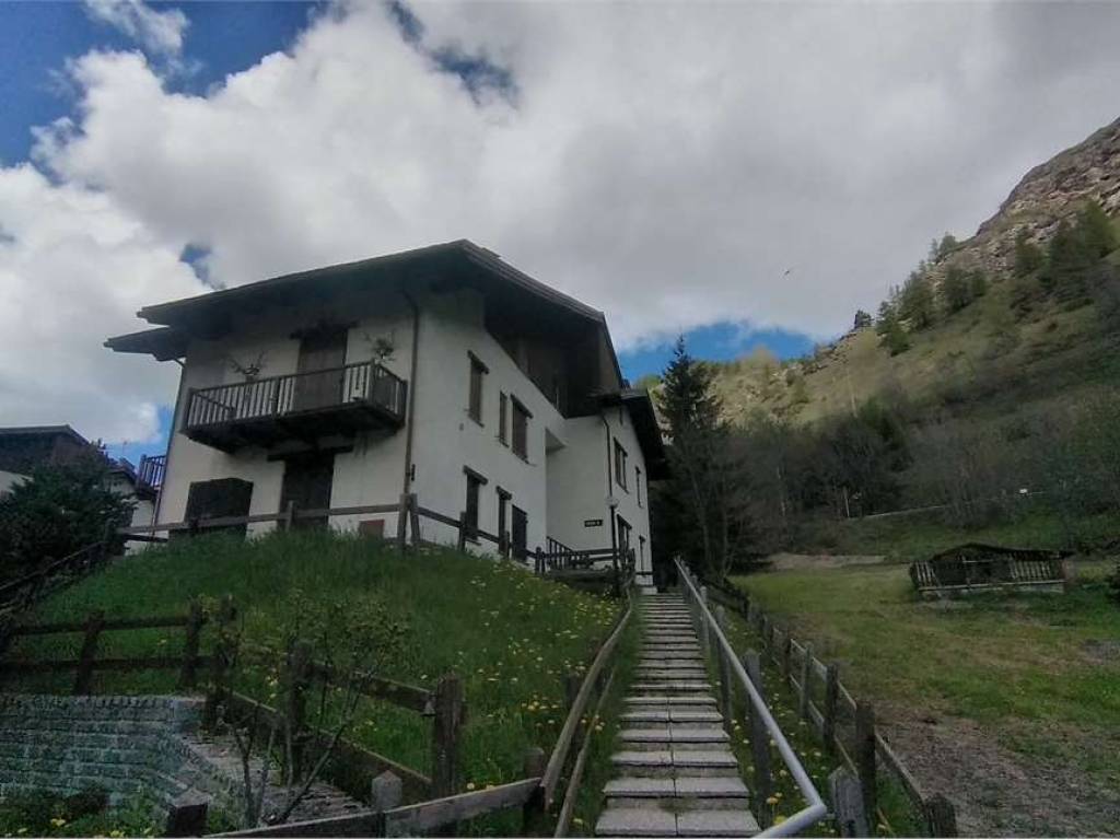 appartamento in vendita ad Usseaux in zona Fraisse