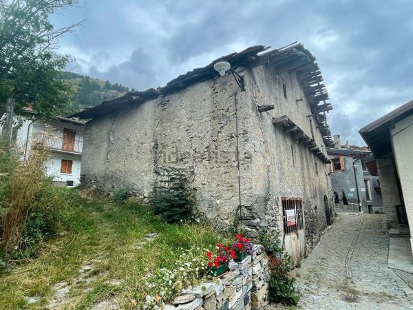 quadrivano in vendita ad Usseaux in zona Pourrieres