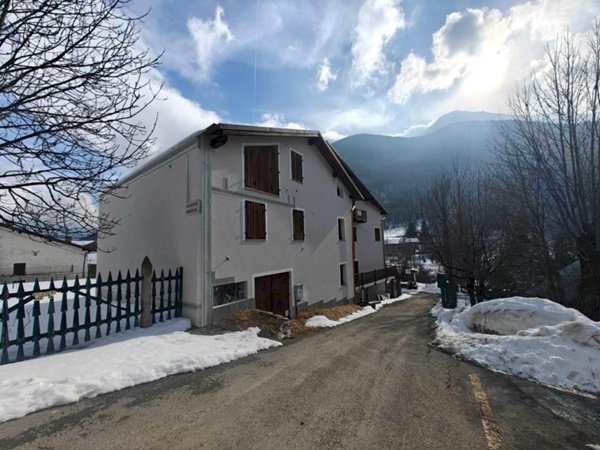 appartamento in vendita ad Usseaux in zona Fraisse