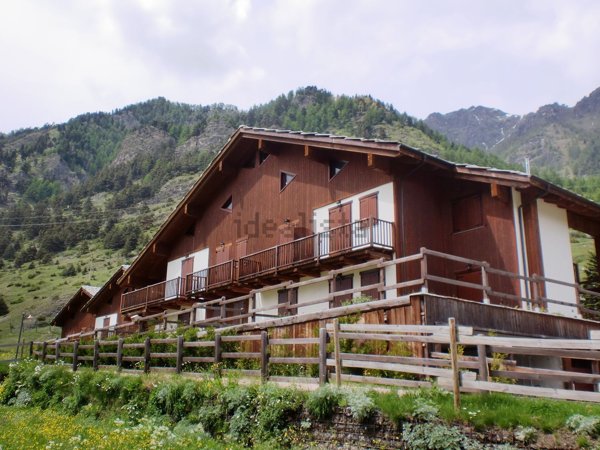 appartamento in vendita ad Usseaux in zona Pourrieres