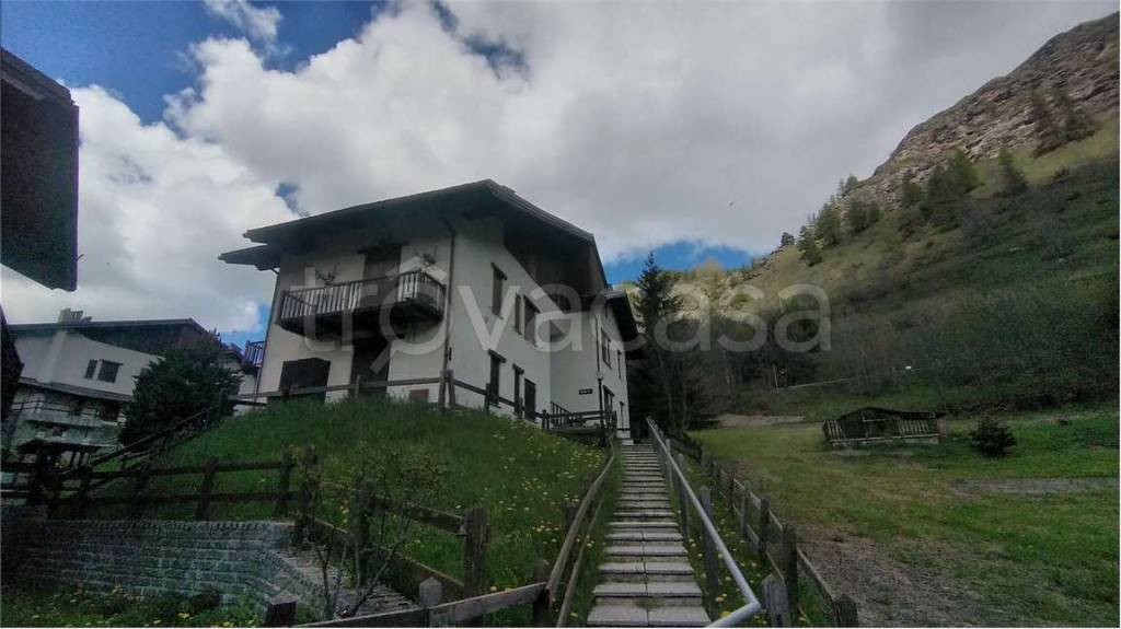 appartamento in vendita ad Usseaux in zona Fraisse