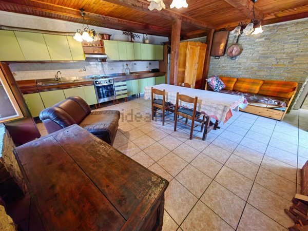 appartamento in vendita ad Usseaux in zona Fraisse