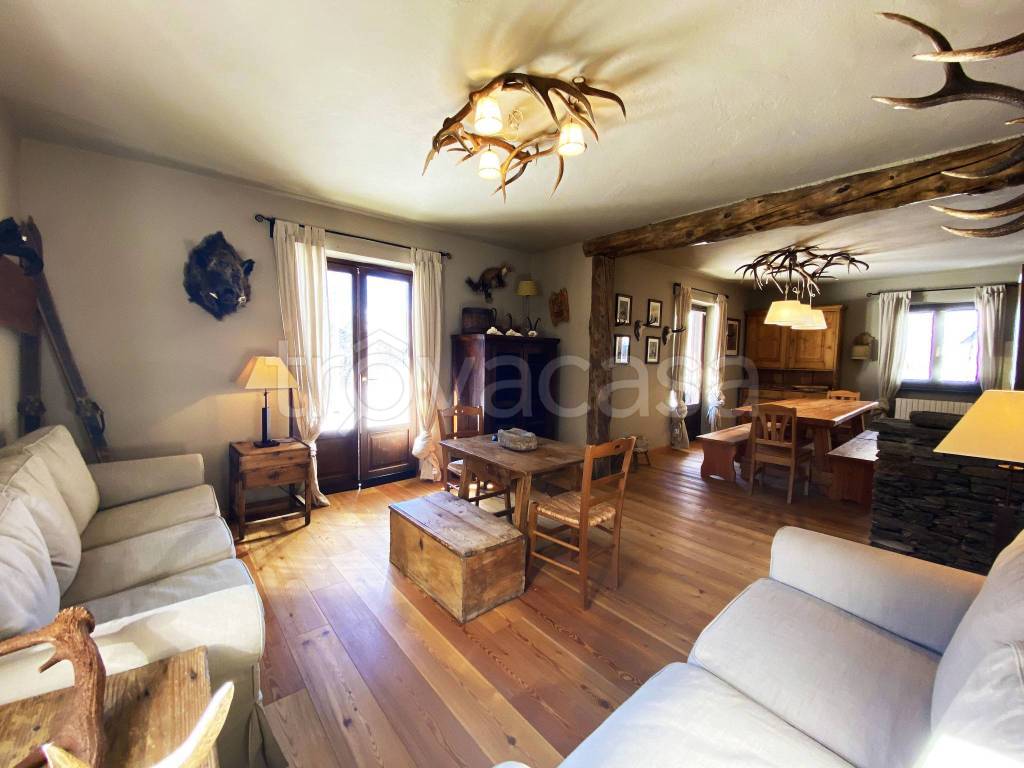 appartamento in vendita ad Usseaux in zona Pourrieres