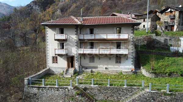 casa indipendente in vendita ad Usseglio in zona Margone