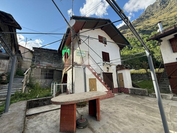 casa semindipendente in vendita ad Usseglio