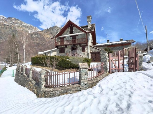 casa indipendente in vendita ad Usseglio in zona Piazzette