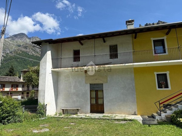 casa indipendente in vendita ad Usseglio in zona Piazzette