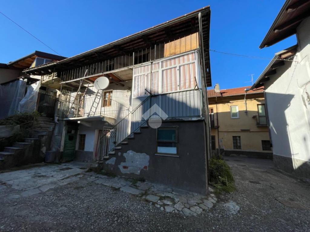casa semindipendente in vendita a Vaie