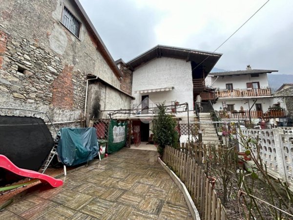 casa semindipendente in vendita a Vaie