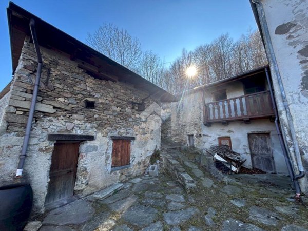 casa indipendente in vendita a Vaie