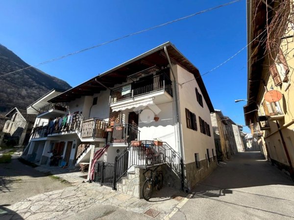 casa semindipendente in vendita a Vaie