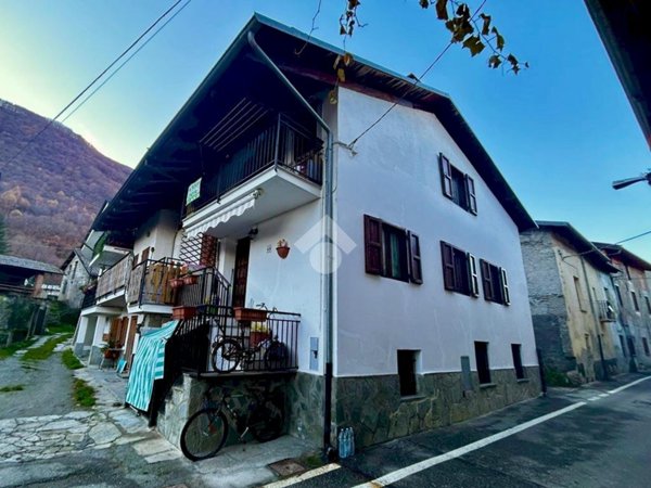 casa semindipendente in vendita a Vaie