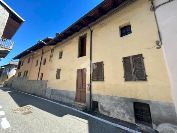 casa semindipendente in vendita a Vaie