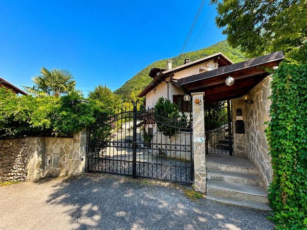 casa indipendente in vendita a Vaie