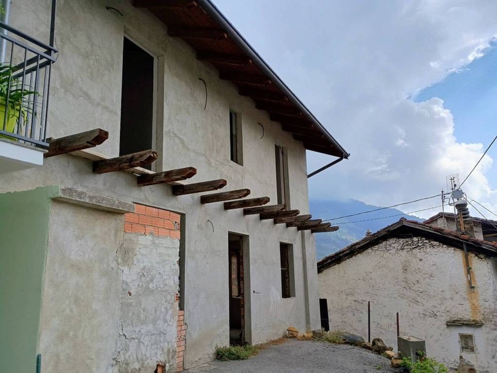 casa indipendente in vendita a Val della Torre