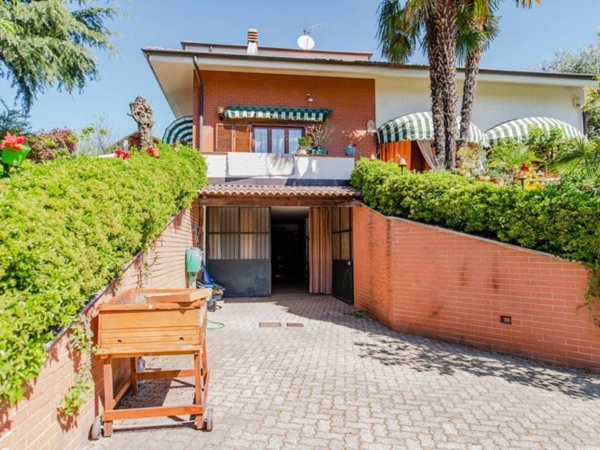 casa indipendente in vendita a Val della Torre